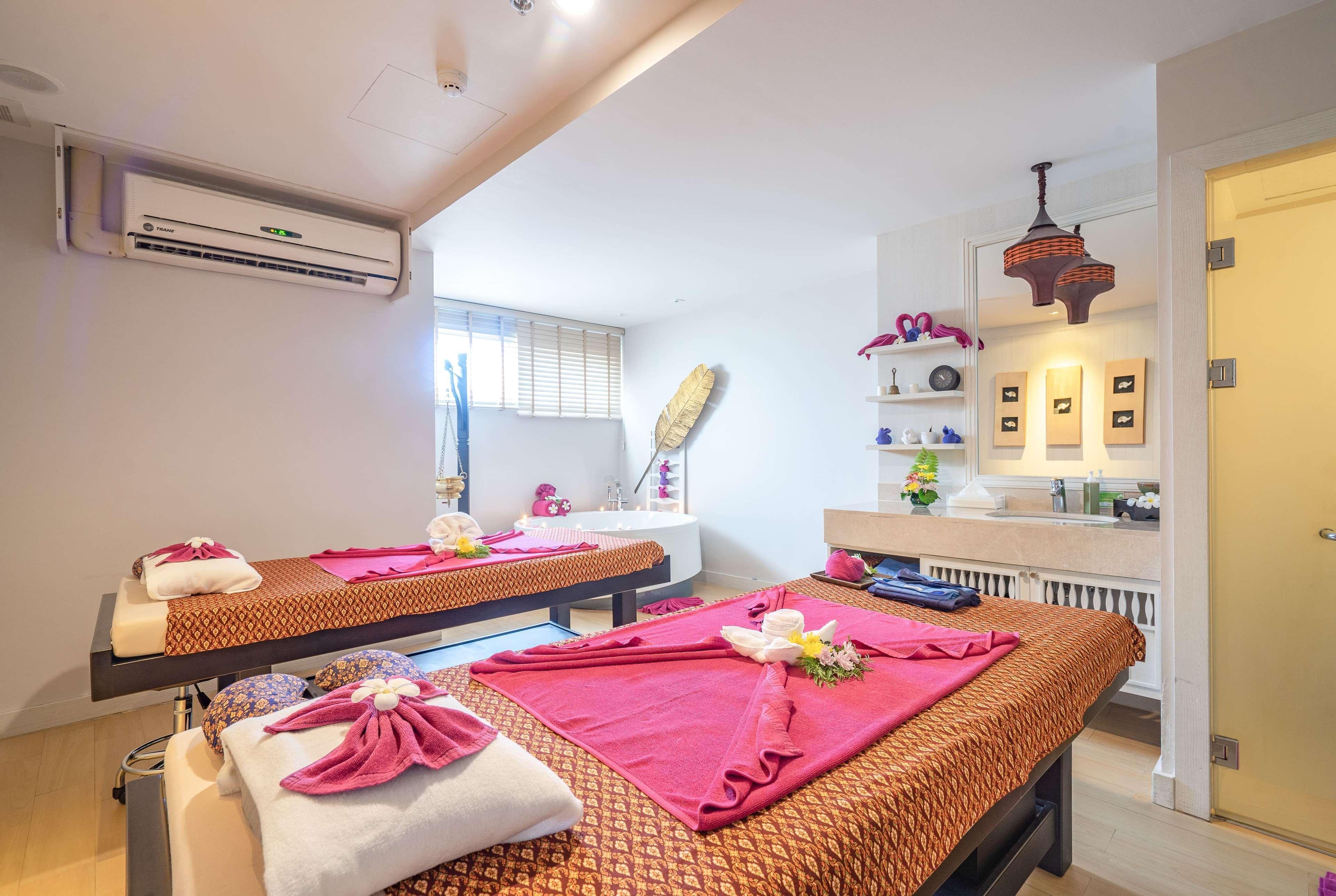 Ramada By Wyndham Phuket Deevana 4*